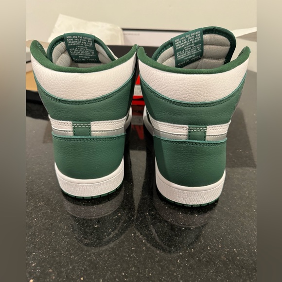 Jordan 1 Retro High OG Gorge Green - Picture 3 of 11